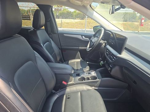 Used 2025 Ford Escape Platinum AWD/4WD image 6