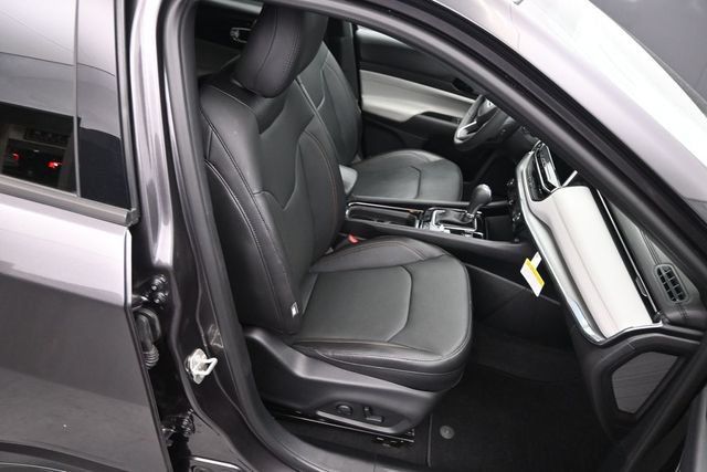 Used 2024 Jeep Compass Limited w/ Elite Group AWD/4WD image 11