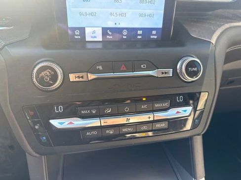 Used 2020 Ford Explorer Platinum w/ Premium Technology Package AWD/4WD image 12