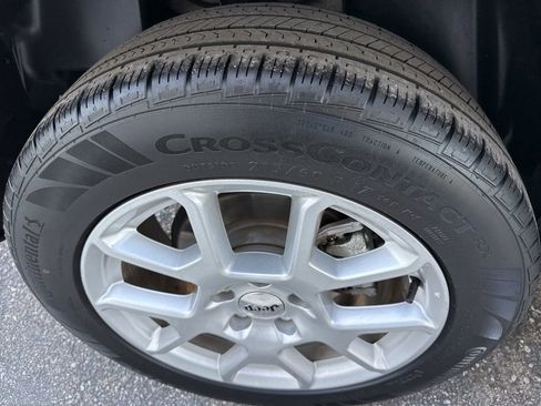 Used 2023 Jeep Renegade Latitude image 12