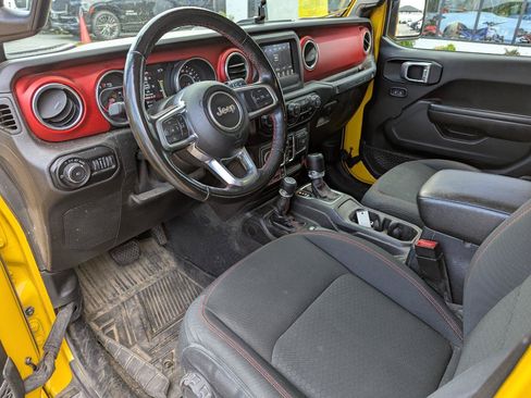Used 2021 Jeep Wrangler Unlimited Rubicon w/ Cold Weather Group AWD/4WD image 3