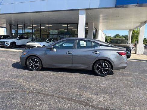 Used 2025 Nissan Sentra SV FWD image 8