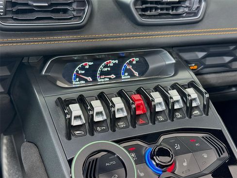 Used 2019 Lamborghini Huracan LP 580-2 image 9