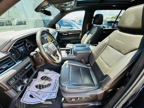 Used 2021 GMC Yukon XL Denali w/ Advanced Technology Package AWD/4WD image 11