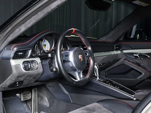 Used 2014 Porsche 911 GT3 image 15