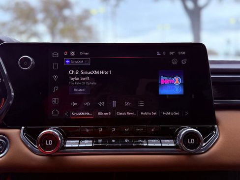 Used 2024 GMC Canyon AT4 w/ Technology Package image 12