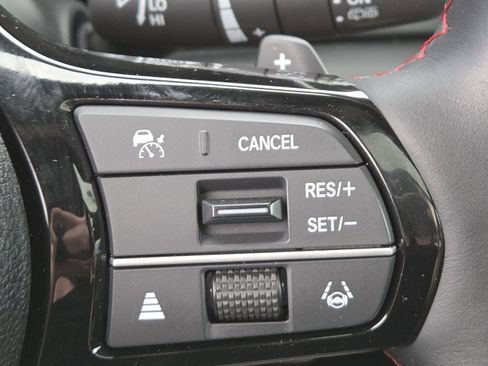 Used 2025 Honda Pilot Black Edition image 10