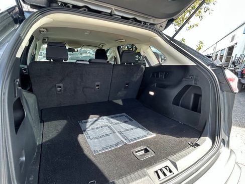 Used 2024 Ford Edge SE w/ Black Appearance Package image 39