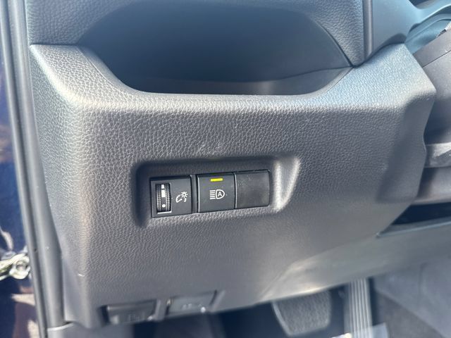 Used 2025 Toyota RAV4 XLE AWD/4WD image 10