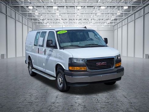 Used 2024 GMC Savana 2500 w/ Driver Convenience Package RWD image 7