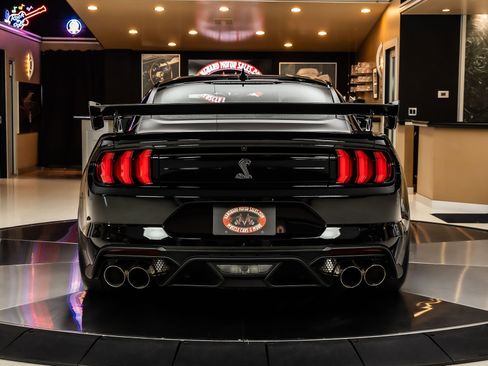 Used 2020 Ford Mustang Shelby GT500 w/ Carbon Fiber Track Pack RWD image 14