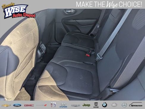 Used 2016 Jeep Cherokee Latitude w/ Cold Weather Group image 16