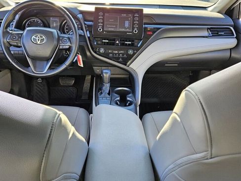 Used 2022 Toyota Camry SE image 10