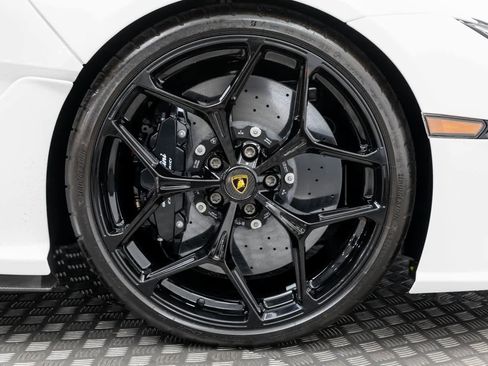 Used 2024 Lamborghini Revuelto image 41