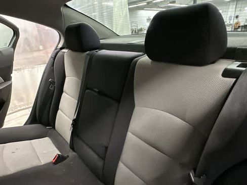 Used 2014 Chevrolet Cruze LS FWD image 13