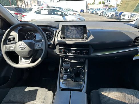 Used 2026 Nissan Rogue SV w/ Cold Weather Package FWD image 18