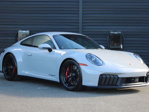 Certified 2025 Porsche 911 Carrera 4 GTS AWD/4WD image 10