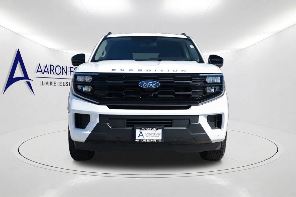 Used 2025 Ford Expedition Active RWD image 2