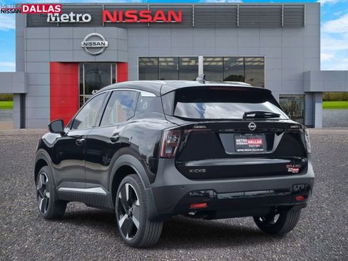 New 2025 Nissan Kicks SR image 3