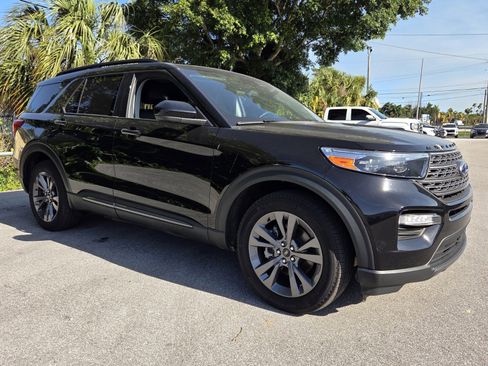 Used 2023 Ford Explorer XLT w/ Equipment Group 202A AWD/4WD image 7