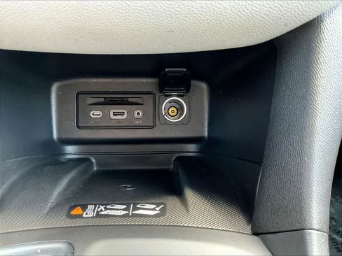Used 2020 Chevrolet Equinox Premier AWD/4WD image 18