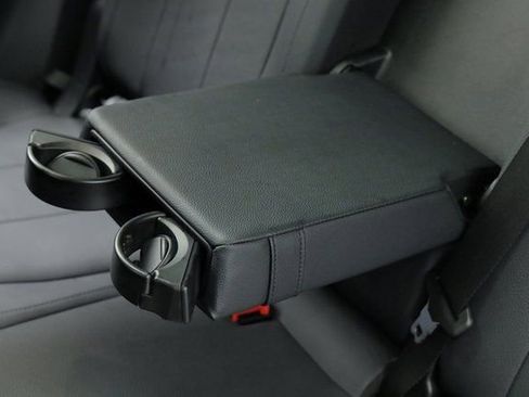 Used 2024 Mercedes-Benz GLB 250 image 38