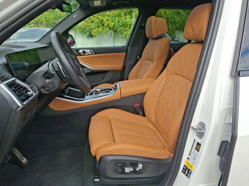 Used 2024 BMW X5 xDrive40i w/ M Sport Package AWD/4WD image 10