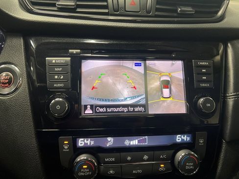 Used 2020 Nissan Rogue SL w/ Premium Package image 18