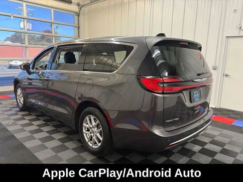 Used 2023 Chrysler Pacifica Touring-L FWD image 7