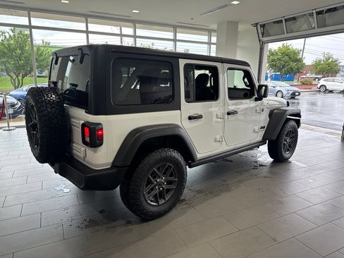 Used 2025 Jeep Wrangler Unlimited Sport AWD/4WD image 8