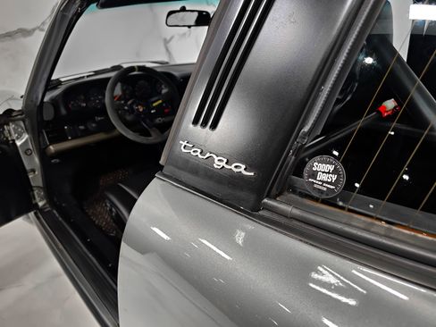 Used 1987 Porsche 911 Carrera RWD image 16