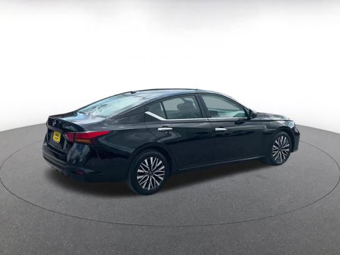 Used 2025 Nissan Altima 2.5 SV image 15