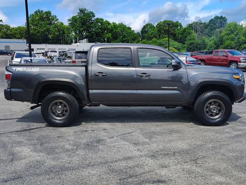 Used 2021 Toyota Tacoma TRD Off-Road w/ Technology Package AWD/4WD image 8