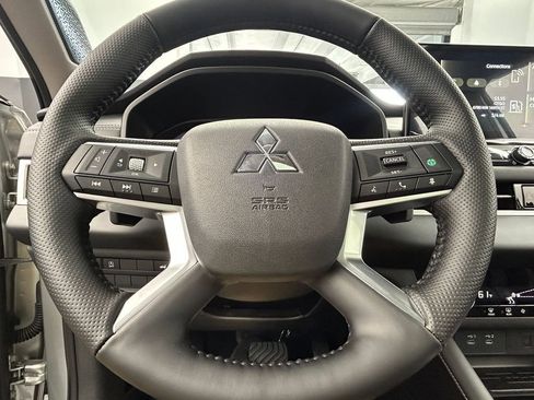 New 2026 Mitsubishi Outlander SE image 25