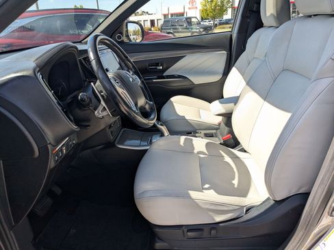 Used 2019 Mitsubishi Outlander SEL AWD/4WD image 16