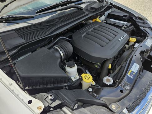 Used 2017 Dodge Grand Caravan SE FWD image 43