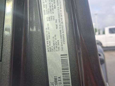 Used 2024 Jeep Gladiator Rubicon AWD/4WD image 12