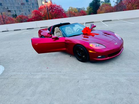 Used 2005 Chevrolet Corvette Coupe w/ Preferred Equipment Group RWD image 43