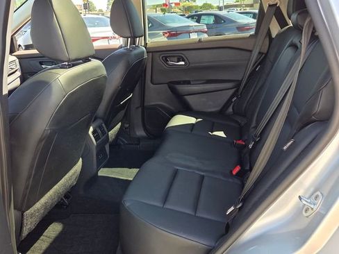 Used 2023 Nissan Rogue SV w/ SV Premium B Package FWD image 6