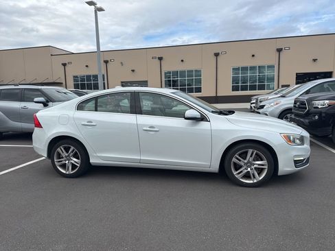 Used 2014 Volvo S60 T5 image 2