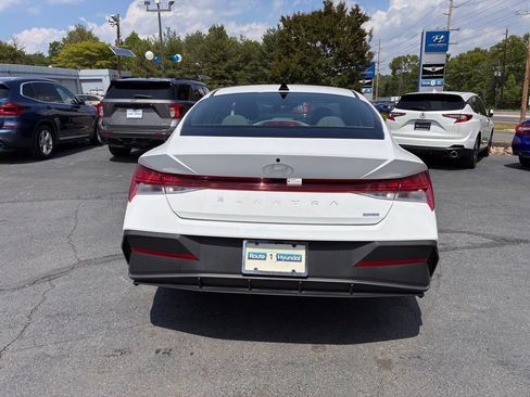 Used 2025 Hyundai Elantra Hybrid FWD image 6