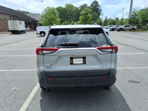 Used 2020 Toyota RAV4 XLE w/ Convenience Package FWD image 6