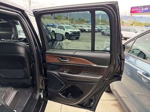 Used 2022 Jeep Grand Cherokee Summit w/ Adv Protech Group IV AWD/4WD image 32