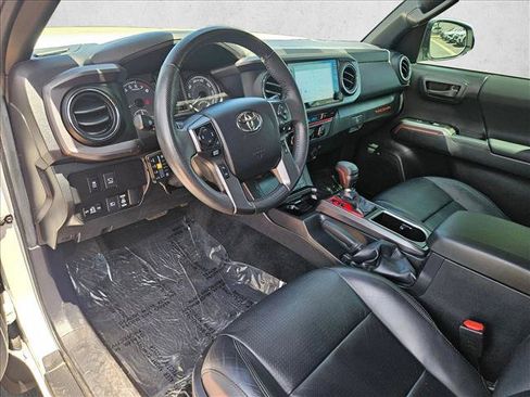 Used 2022 Toyota Tacoma TRD Off-Road w/ TRD Premium Off Road Package AWD/4WD image 9