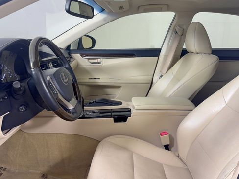 Used 2015 Lexus ES 350 w/ Luxury Package FWD image 5