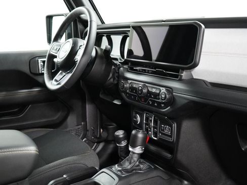 Used 2025 Jeep Wrangler Unlimited Sahara w/ Safety Group AWD/4WD image 28