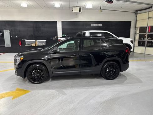 Used 2024 GMC Terrain SLT w/ Infotainment Package II AWD/4WD image 5
