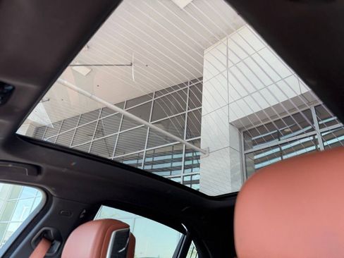 Used 2023 BMW 740i w/ Executive Package image 11