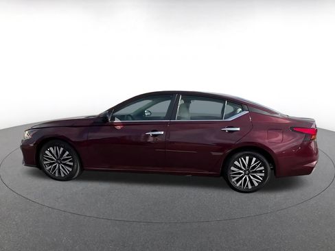 Used 2025 Nissan Altima 2.5 SV FWD image 9