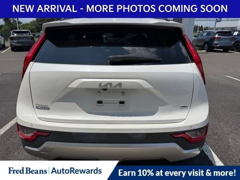 Used 2023 Kia Niro EX FWD image 6